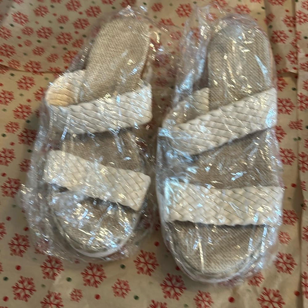 NWOT sandals